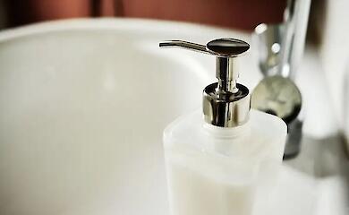 Physicists have explained why water is bad at washing away soap residue