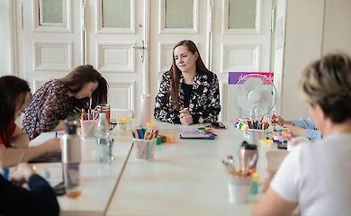 Group art therapy for Ukrainian women in Lodz. In the centre - Iryna Samolyuk
