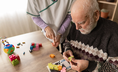 Doctors have identified an early warning sign of dementia in unusual reflexes