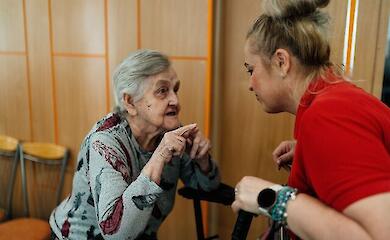 "Are you tired after 16 hours? Then have a rest on the bench!" The story of a Ukrainian carer in Poland