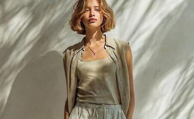 What to wear in 35 °C heat: stylists have named the fabrics that will help you cope better with high temperatures