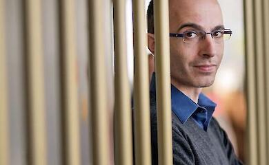 Yuval Noah Harari — a ghost hunter of technototalitarianism